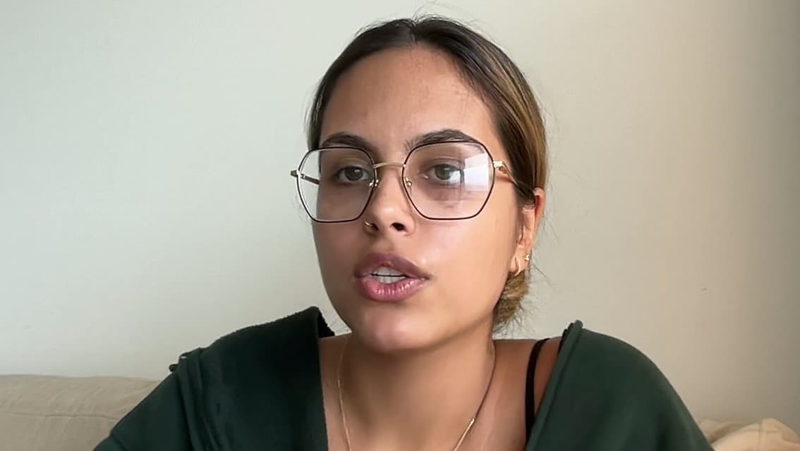 Nikky A. recording a video review